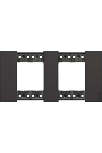 Legrand LIVING NOW cadru 2x2m negru KA4802M2KG