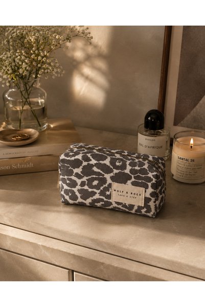 WOLF & ROCK Gray Leopard Gabardine Makeup