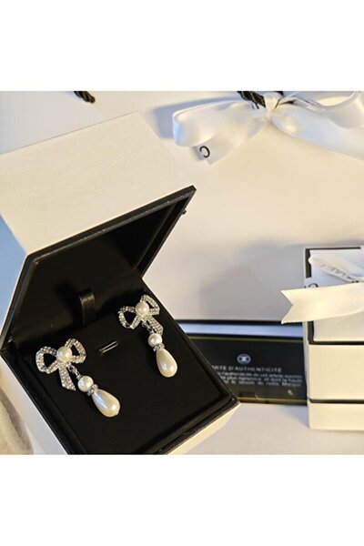 Glamour Galore Luxury Women's Earrings with Accessories