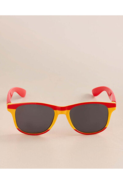 REDTAG نظارات شمسية للأولاد من فيفا باللونين الأحمر والأصفر من طراز Wayfarer ...
