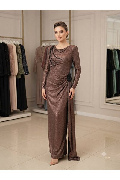 Pyramid masterpieces Luxurious Evening Gown with Glamorous Sparkle and Embroi...