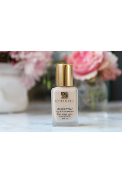 Estee Lauder Fond de ten Double Wear Stay-in-Place 1N0 Porțelan, Formulă nouă