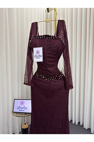 Bailsan Long Lace Dress in Burgundy