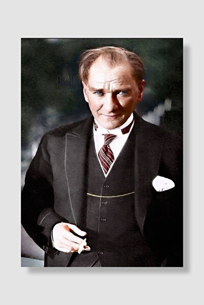 Luna Marissa Ataturk poster sa osmehom i kravatom, obojena fotografija, poste...