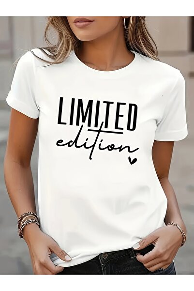 Astogria13 T-Shirt with a Minimalist Letter Print Design