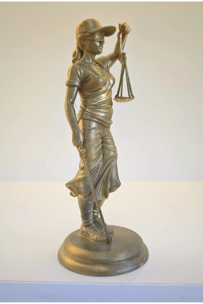 Themis Adalet Heykeli