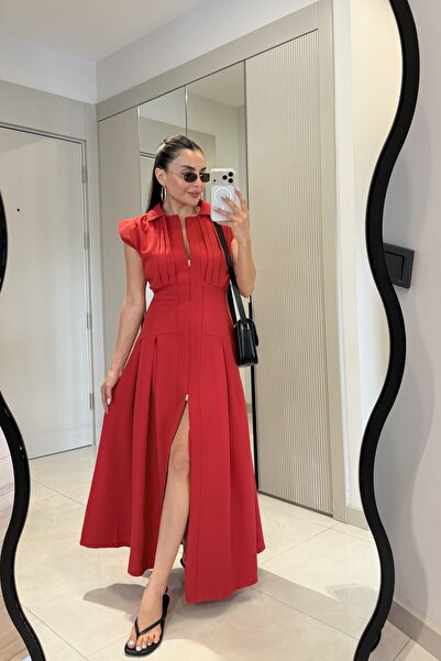 Gizem Ecemiş Nalia Kırmızı Fermuar Detaylı Pileli Midi Elbise