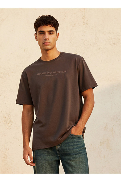 Iconic Men Regular Fit Crew Neck Short Sleeves Slogan Print T-shirt