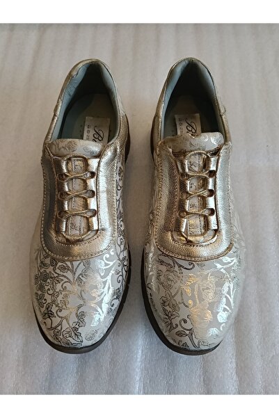Butik Tülin حذاء نسائي من جلد البقر الأصلي مطبوع عليه زهور ذهبية كريمية، نعل ...