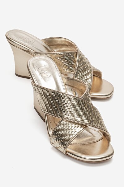 LuviShoes Γυναικείες παντόφλες με τακούνι LAVEAN με χρυσό πλέγμα και χιαστί λ...