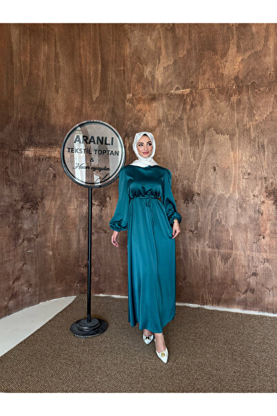 Aranlı tekstil Balon Kol Saten Tesettür Oversize Biye Kuşaklı Tesettür Elbise