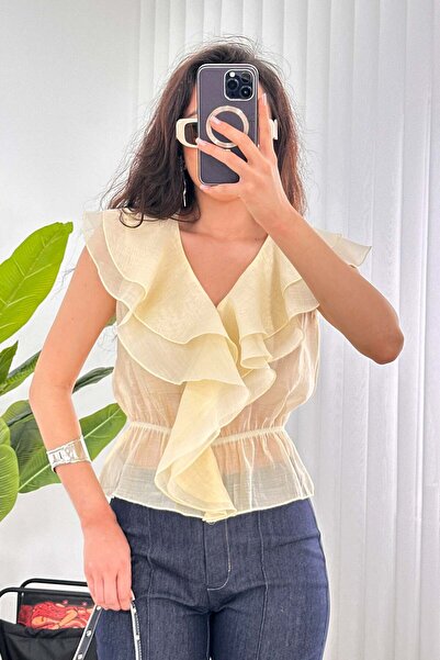 Clothes Fast بلوزة نسائية صفراء بياقة على شكل حرف V وكشكشة مطوية وحزام خصر مط...