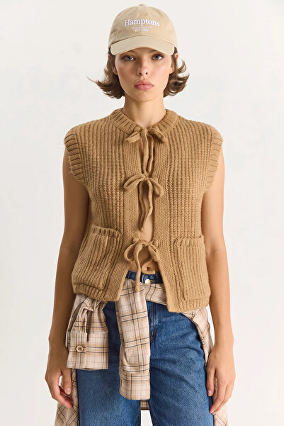 Efnaz style Women's Front Tie Pocket Detailed Knitwear Camel Vest