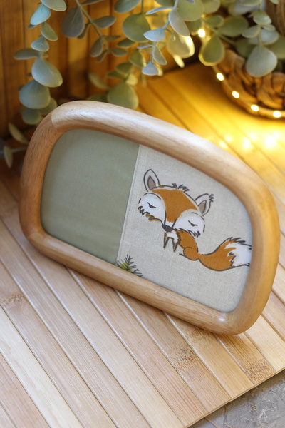 patchwork kırkyama kumaş fonlu tilki desenli dekoratif ahşap oval fotoğraf çerçevesi