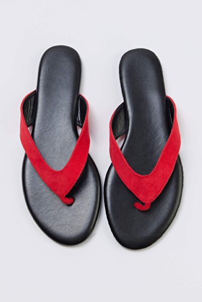 TRENDYOL SHOES شبشب نسائي من جلد الغزال الأحمر TAKSS26TE00043