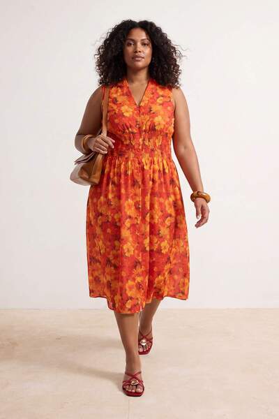 Trendyol Curve Orangefarbenes gewebtes Kleid in Übergröße TBBSS26AH00263