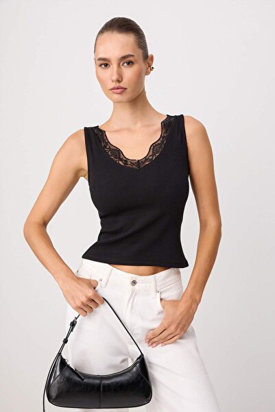 Trendyol Collection Black Fitted Lace Detailed V-Neck Stretchy Knitted Unders...