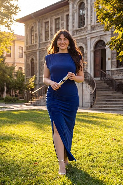 Trendyol Curve Saks Büzgü Detaylı Yırtmaçlı Vücuda Oturan Örme Büyük Beden El...