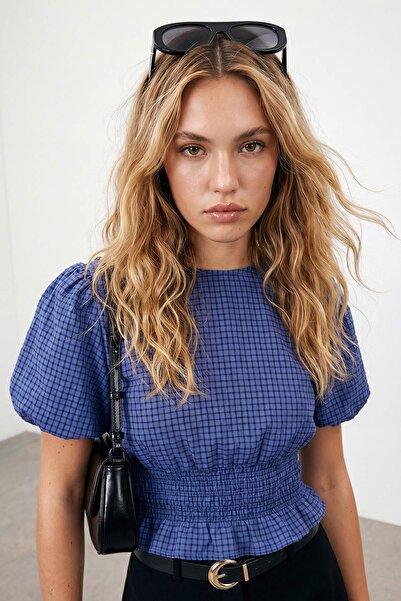 Drop by TrendyolMilla Mornarsko plava gingham bluza sa balon rukavima, okrugl...