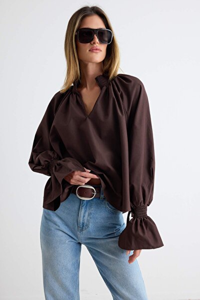 Trendyol Kollektion Braune Gipe-detaillierte Boho-Bluse mit weitem Schnitt un...