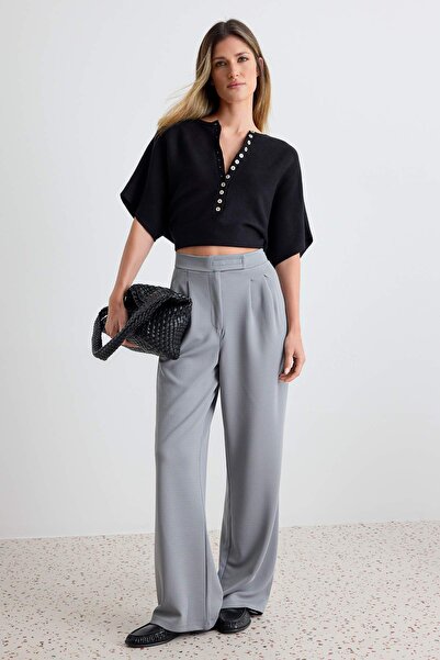 Trendyol Collection Pantaloni gri smoky din tricot, cu talie înaltă, pliuri, ...