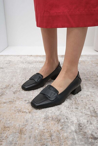 Mio Gusto Γυναικεία παπούτσια με κοντό τακούνι Anneka Black Color Blunt Toe