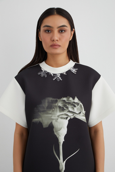 GİZİA Yakası İşlemeli Özel Desen T-shirt