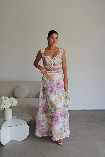 Julidress طقم كتان بتصميم فاخر مع بلوزة قصيرة مطرزة بالزهور وتنورة طويلة