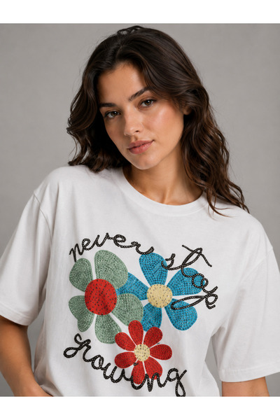 Oyer Moda Floral Printed Rhinestone T-shirt