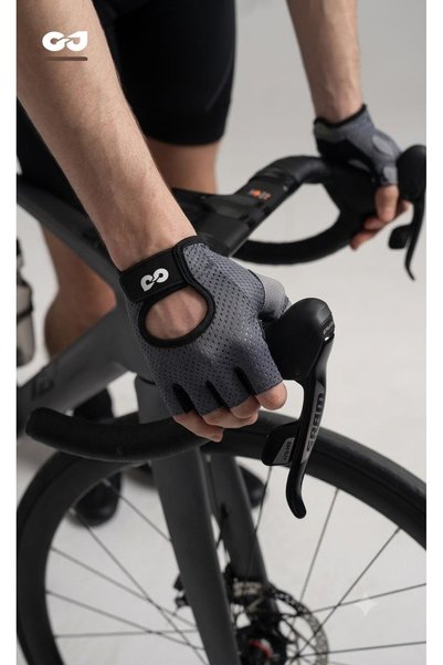 SkyWheel Premium Series Mesh Anti-Sweat Half Finger Fitness Pilates Palm Anti-Slip Silicone Sports Gloves - Size m