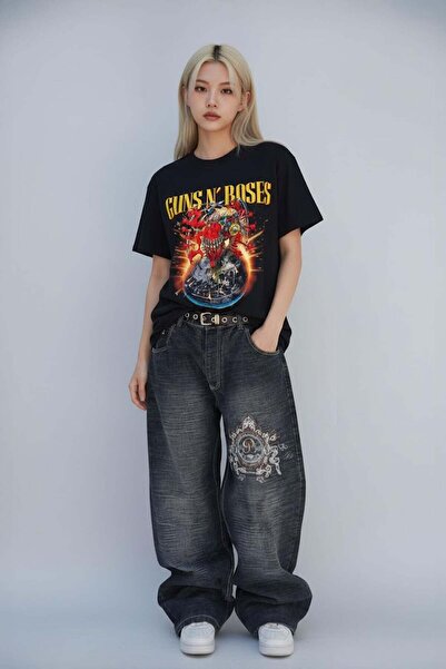 Karakedi تي شيرت أسود للجنسين من Guns N' Roses لجولة أوروبا والشرق الأوسط 2025