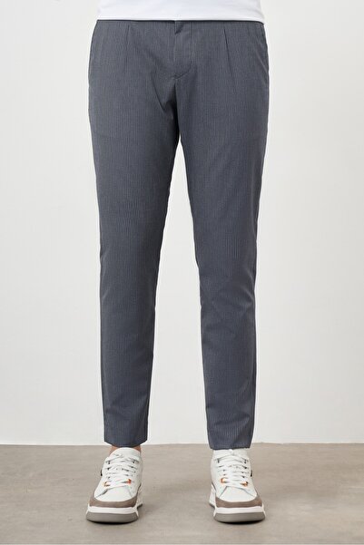 Morven Pantaloni sport slim, plisați, din poliviscon, albastru marin pentru b...