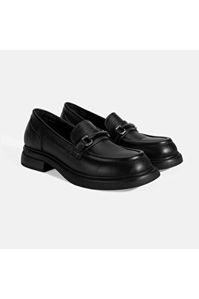 Desa Kadın Siyah Metal Toka Detaylı Deri Loafer
