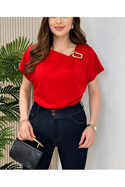 verabelle بلوزة من قماش المودال المطوي مع تفاصيل بروش ذهبي