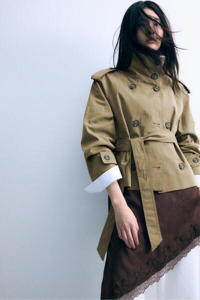Stradivarius معطف واقٍ من المطر بياقة عالية حزام