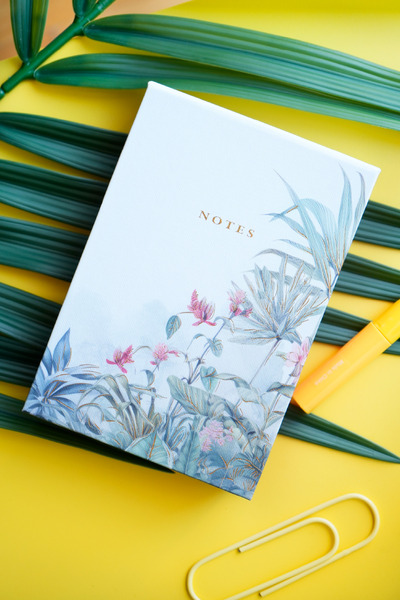 Victoria's Journals حامل مذكرات مكتبي فاخر |   غلاف صلب |   340 ورقة |   80 ج...
