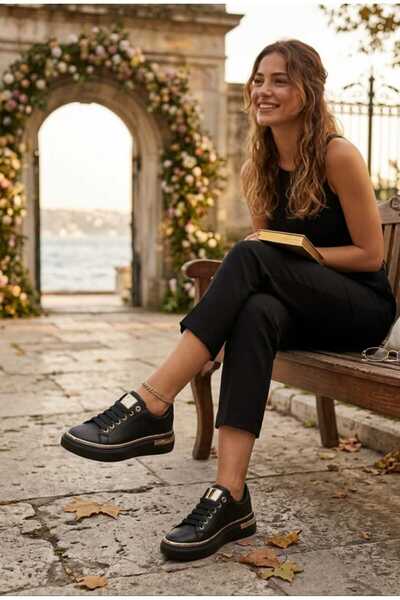 w white stars sports & wear حذاء رياضي نسائي بتفاصيل أربطة وخطوط ذهبية