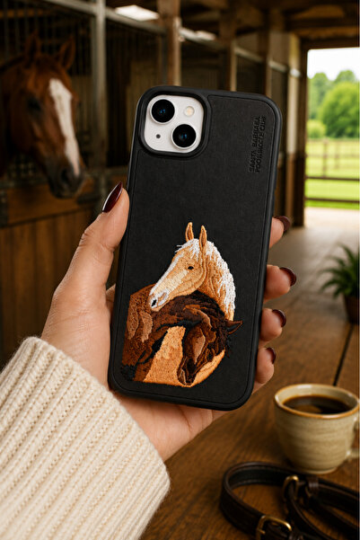 3GEN CASE İphone 15 Uyumlu Santa Barbara Racquet Clup Lisanslı 3D Nakış İşlemeli İçi Kadife Deri Kılıf