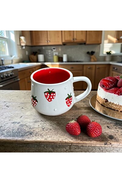 Seramik El İşçiliği Çilek Desenli Mug Kupa Bardak