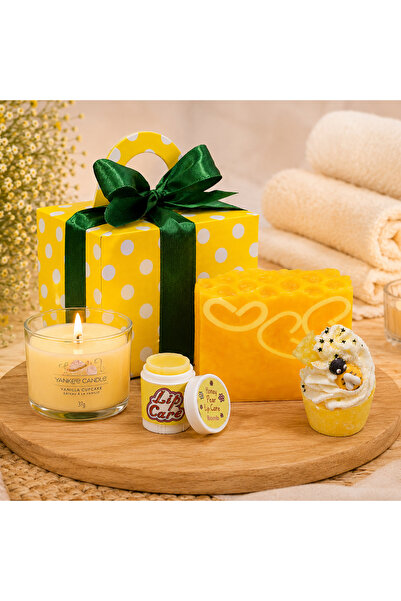 Bomb Cosmetics Set Cadou Honey Vanilla Treats cu Lumanare Yankee Candle, Sapu...