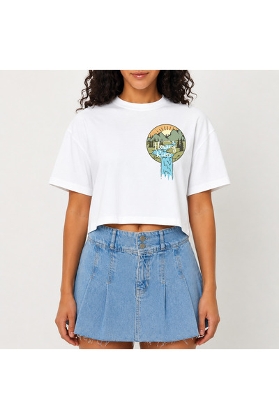 URBANTRENDSTORE Crop T-shirt με λευκό σχέδιο, άνετη εφαρμογή, ακατέργαστη κοπ...