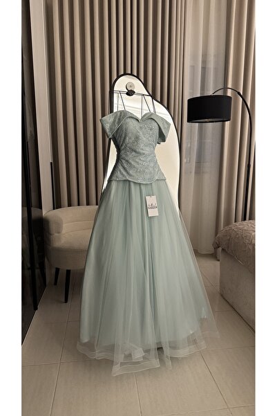 Nareen Fashion فستان سهرة أنيق بلون سماوي هادئ يعكس الرقة والفخامة في كل تفصي...