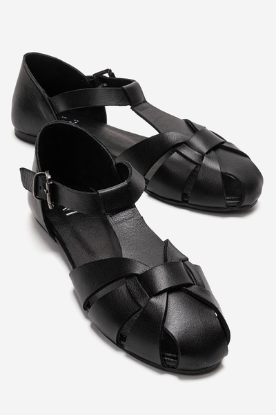 LuviShoes صندل نسائي من الجلد الطبيعي باللون الأسود من ALINA