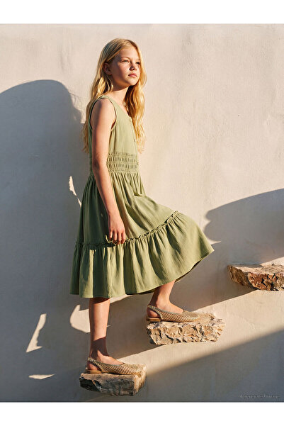 LC Waikiki Nevavm Oval Collar Layered Dress for Girls with a Difference