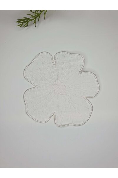 decofav Beyaz Petal Desenli Nakış Kenar Kokteyl Peçetesi 1 Adet