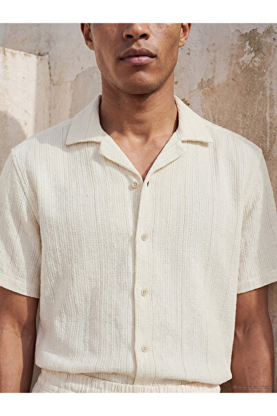 LC Waikiki Regular fit buttoned men's basic shirt