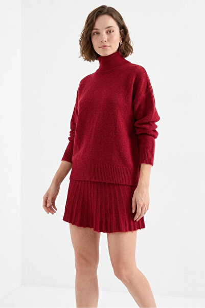 buğrahayalin Women's Turtleneck Pleated Skirt Knitwear Red Two-Piece Set