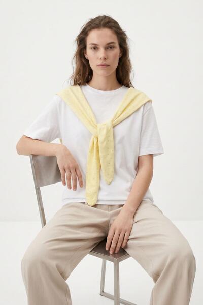 Rays Tricou crop galben cu guler rotund și detaliu de legătură 26618