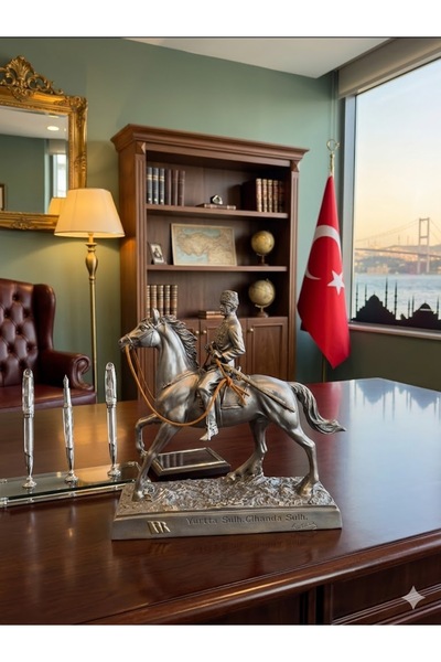 HEDİYE İŞLERİ Dekoratif At Üstünde Atatürk Biblosu - İmzalı Ve Yurtta Sulh Ci...