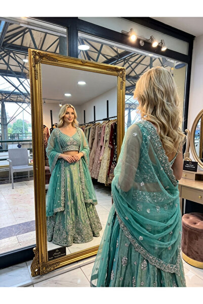 Aashiv's Collection فستان زفاف هندي من نوع ليهينغا تشولي مطرز باللون الفيروزي